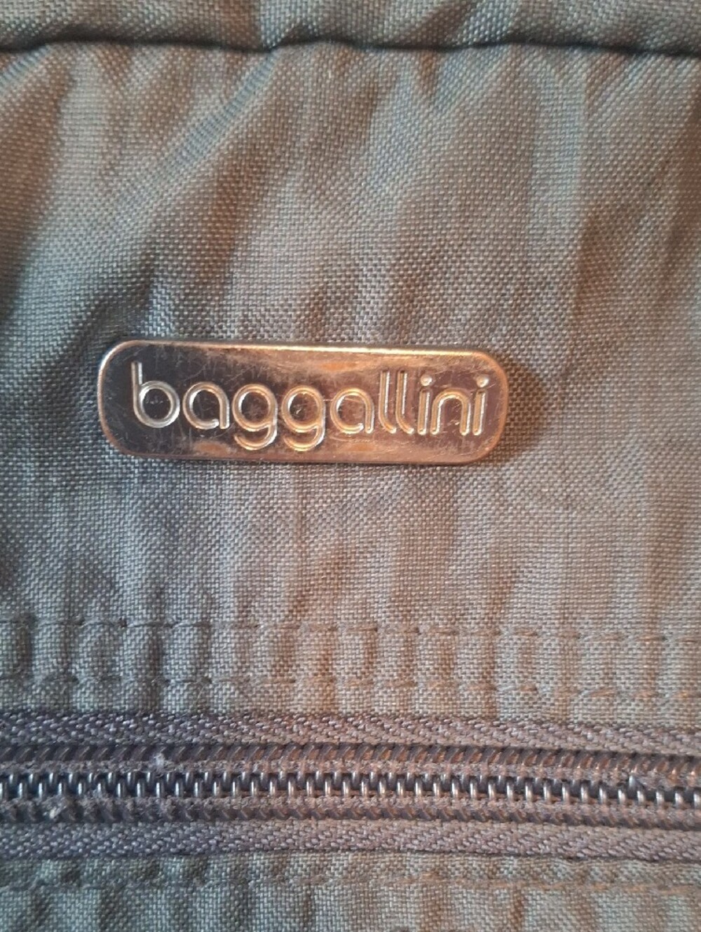 Baggallini Gray Nylon Lightweight Crossbody Travel Bag - Picture 2 of 10